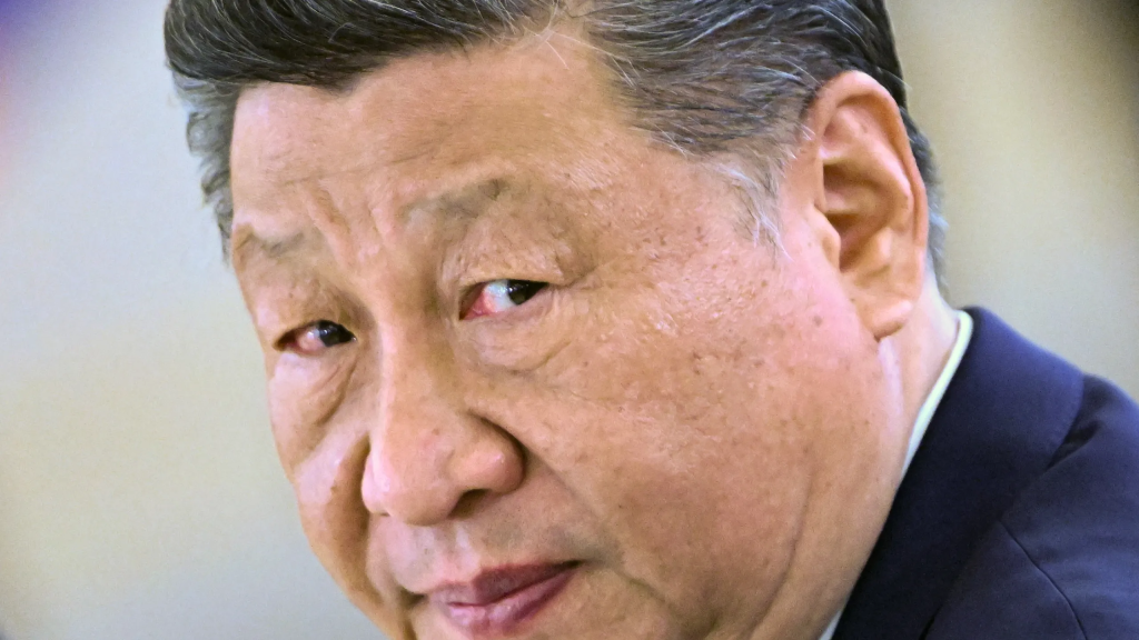 China desafía a EEUU al proponer una organización mundial de IA