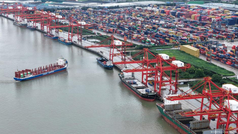 China suspende por un año arancel de 24% a bienes de EE.UU. – DW – 05/11/2025