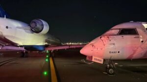 Chocan dos aviones en el aeropuerto de LaGuardia en Nueva York