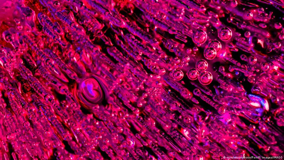Científicos logran crear hielo sin necesidad de frío – DW – 11/11/2025