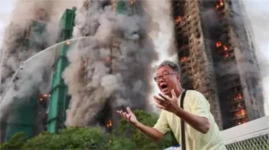 Cifra de fallecidos en incendio en Hong Kong ascendió a 44, hay tres detenidos
