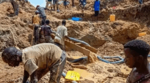 Colapso de puente en mina de República Democrática del Congo deja decenas de fallecidos