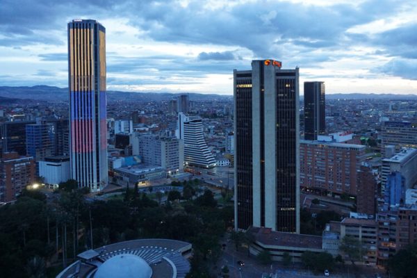 Colombia tiene más de dos millones de negocios en zonas urbanas, según primer censo urbano