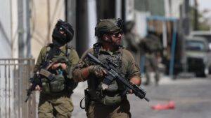 Colonos israelíes hieren a civiles, periodistas y paramédicos en un ataque en Cisjordania | elperiodico.com
