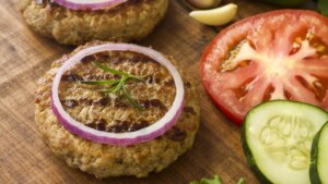 Cómo hacer hamburguesas vegetales ricas en proteína y económicas