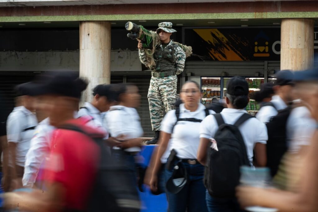 Cómo responden las fuerzas de Maduro a los despliegues estadounidenses en el Caribe - AlbertoNews
