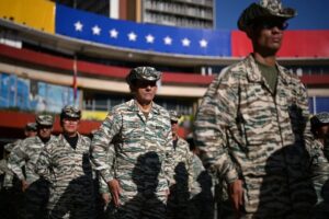 Cómo se compara el envejecido ejército venezolano de la era soviética con las fuerzas de EEUU en el Caribe