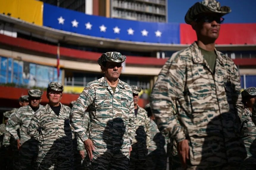 Cómo se compara el envejecido ejército venezolano de la era soviética con las fuerzas de EEUU en el Caribe