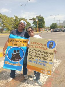 Con un Pancartazo iniciaron la semana del Abrazo en Familia