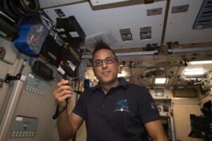 Conectando con el espacio: el programa de radioaficionados de la Estación Espacial Internacional (ISS)