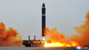 Corea del Norte lanzó un nuevo misil balístico y encendió las alarmas en la región