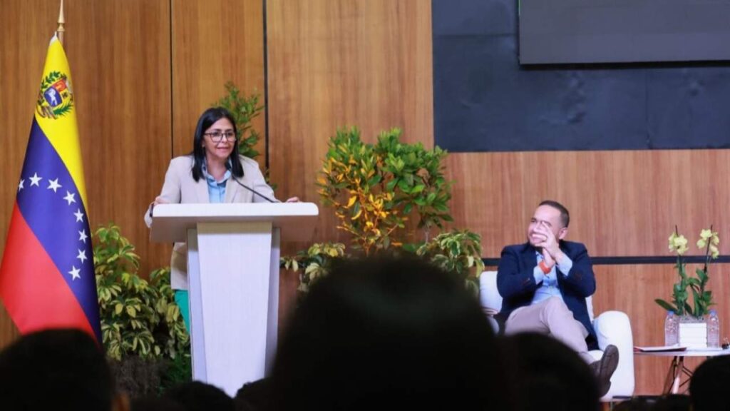 Delcy Rodríguez: Enviar barcos para amenazar “militarmente” no es el camino