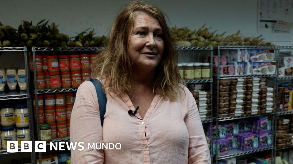 "Después de haber sido tan exitosa, ahora dependo de comida gratis": la "pobreza" repentina que hace que millones de personas en EE.UU. necesiten ayuda para alimentarse