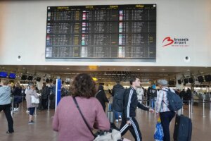 Desviados vuelos en el aeropuerto de Bruselas por nuevos avistamientos de drones | elmundo.es