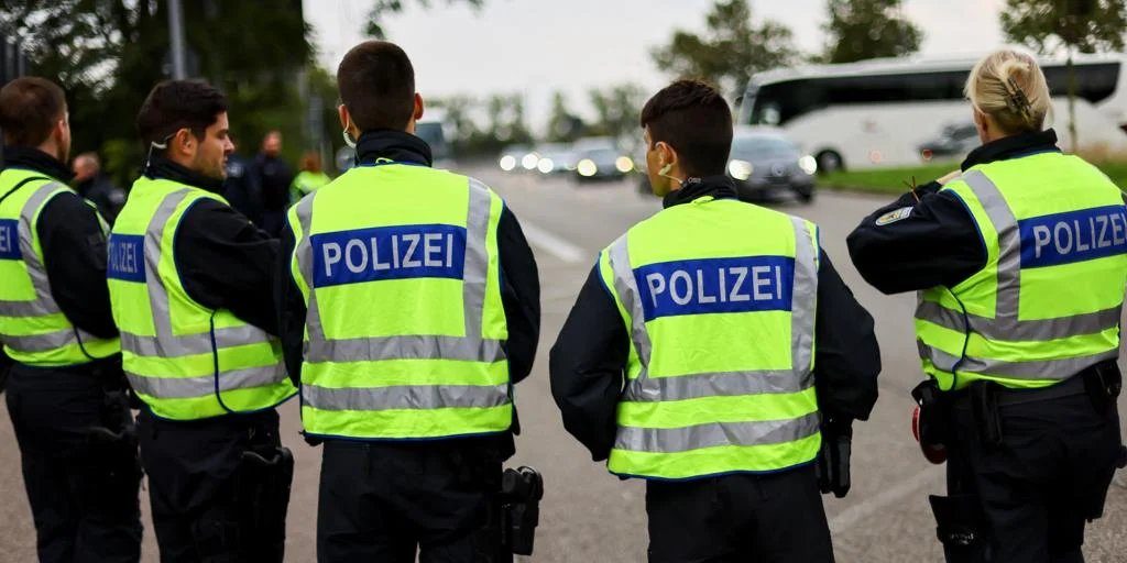 Detenido un hombre por animar a matar a políticos alemanes, como Merkel y Scholz