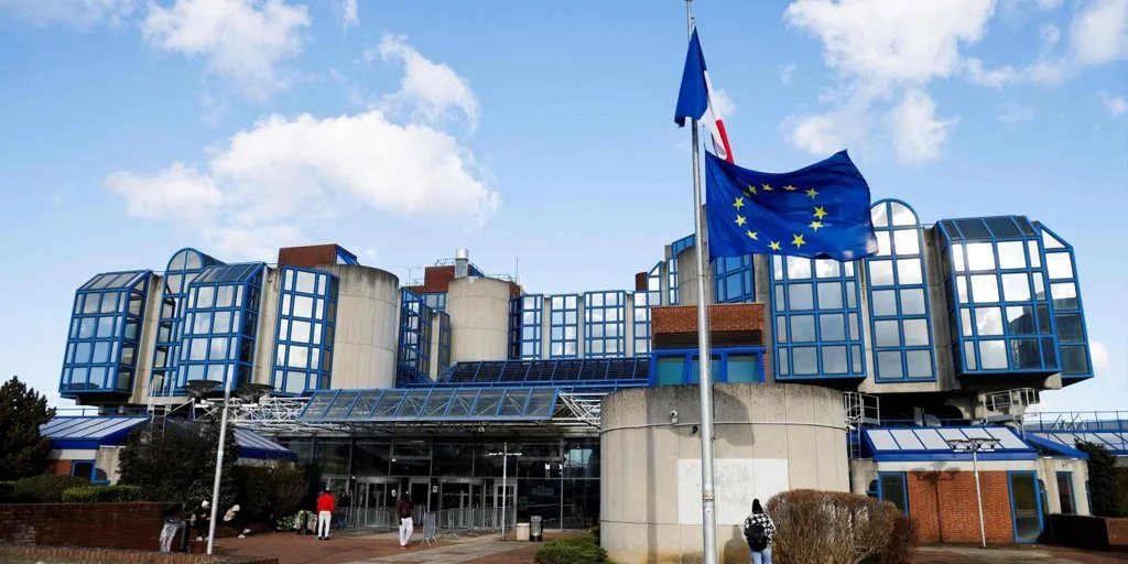 Detenidos dos policías en Francia tras ser acusados de violación por una joven en las instalaciones de un tribunal