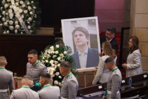 Dinero para asesinar al senador Miguel Uribe provino de Venezuela, afirma su padre