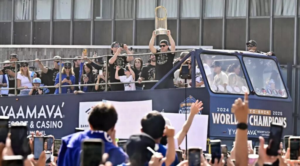 Dodgers celebró en Los Ángeles su emblemático bicampeonato de la Serie Mundial - AlbertoNews
