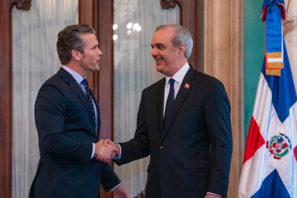 Dominicana autoriza a EEUU a usar sus aeropuertos y Cabello lo tilda de "locura imperial"