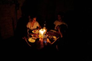 Dominicana restituye servicio eléctrico luego de  apagón masivo