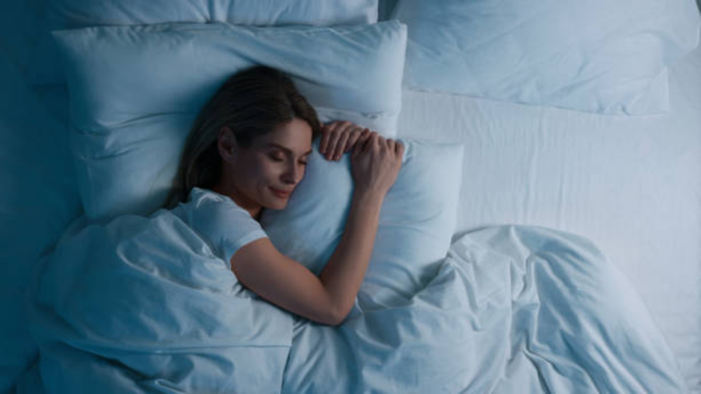 “Dormir cuatro horas es similar a haber bebido seis cervezas”: experta advierte