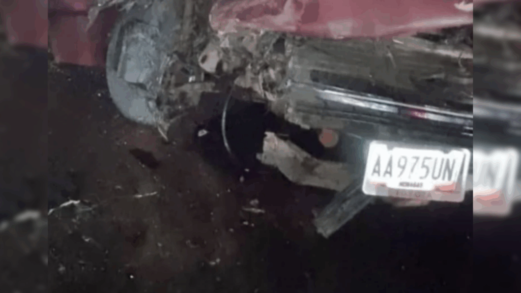 Dos muertos y tres heridos en accidente vial