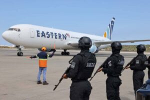 EEUU suspende los vuelos de repatriación hacia Venezuela