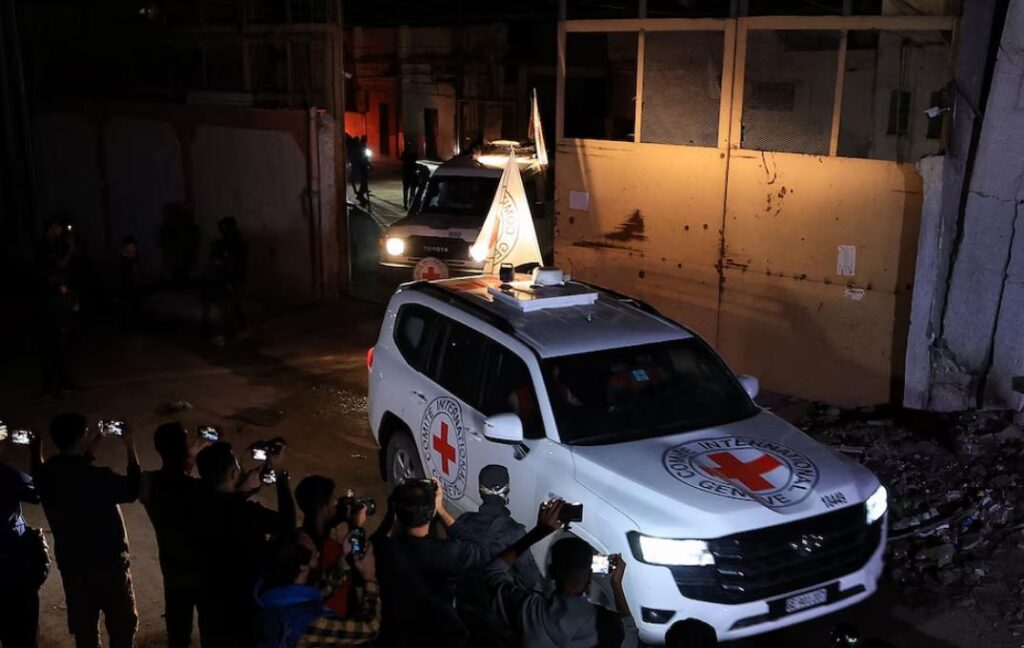 Ejército israelí recibió los cuerpos de tres supuestos rehenes entregados por Hamás en Gaza