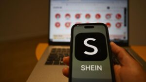 El Gobierno francés ordena el bloqueo temporal de la plataforma Shein tras el escándalo de las muñecas sexuales | elperiodico.com