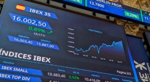 El Ibex aguanta el terremoto geopolítico y cierra la semana con subidas del 0,9%