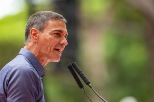 El PSOE cae al 32,6% en noviembre y reduce su ventaja a 10 puntos, mientras suben PP y Vox | europapress.es