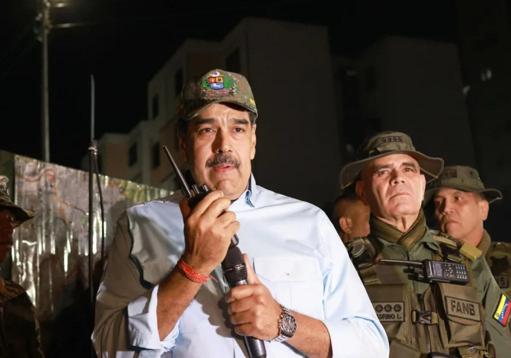 El País | El chavismo se atrinchera mientras espera en vilo el próximo movimiento de Washington - AlbertoNews