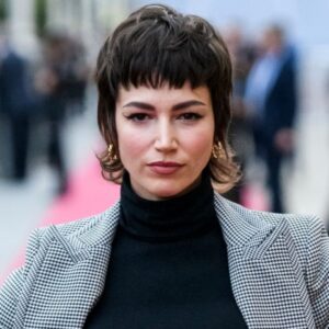 El Pixie largo con capas suaves: un corte que ilumina tu rostro
