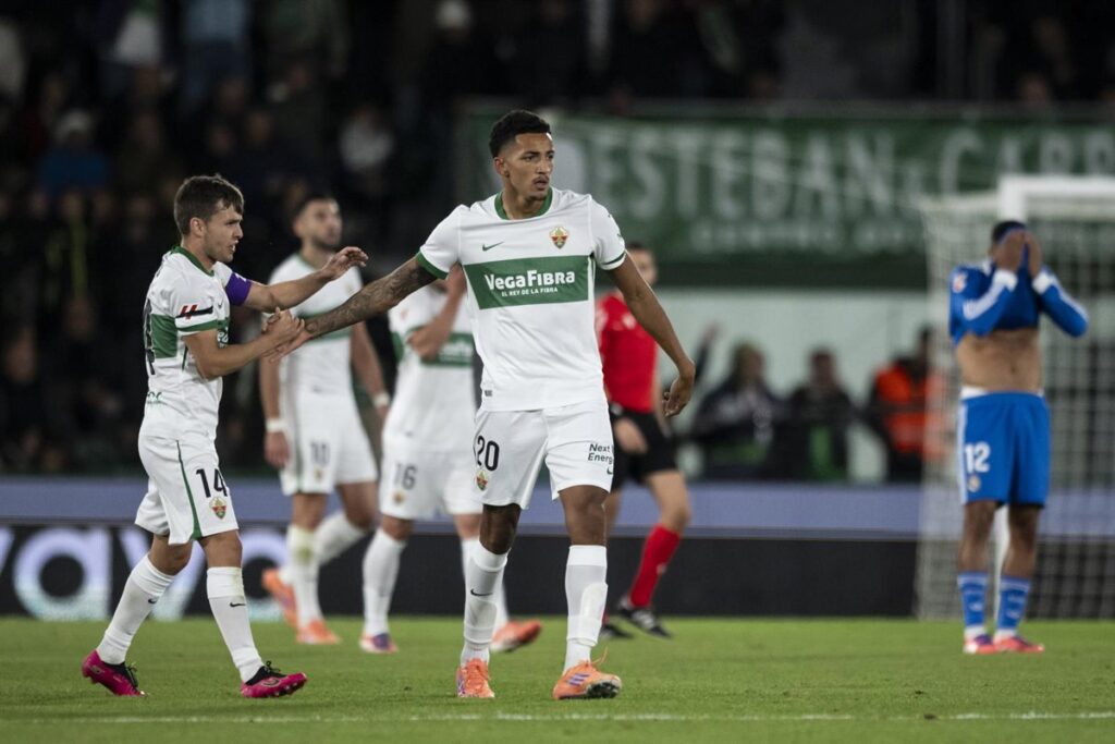 El Real Madrid amortigua el golpe en Elche