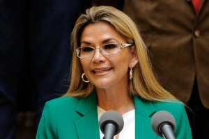 El Supremo ordena la libertad inmediata de la ex presidenta de Bolivia Jeanine Áñez, tras anular su condena de 10 años de cárcel | elmundo.es
