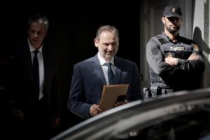El Supremo revisa hoy la libertad de Ábalos y Koldo tras situarles a un paso de juicio por la trama de mascarillas | europapress.es