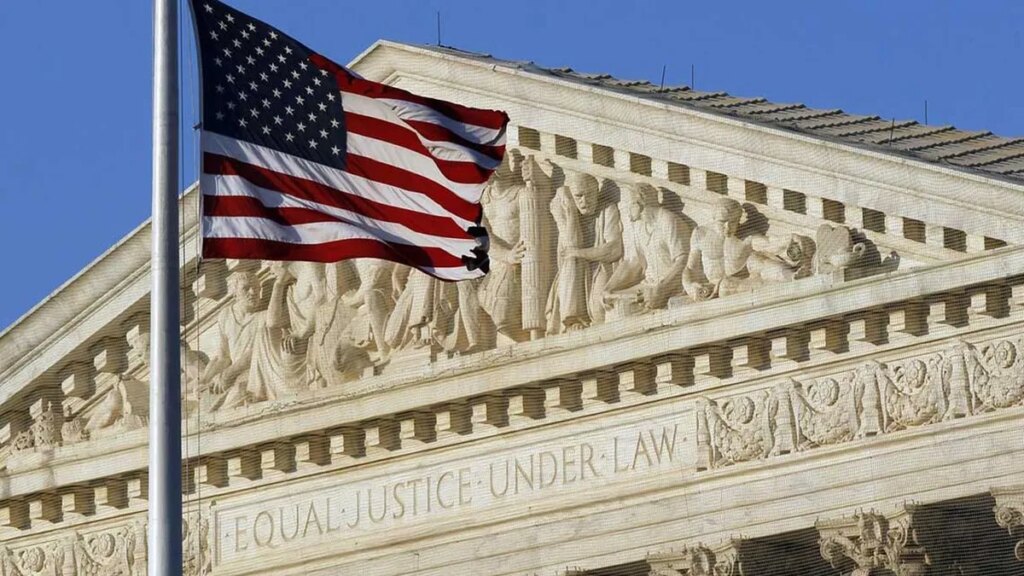 El Tribunal Supremo de EEUU avaló a Donald Trump y prohibió la autoidentificación de género en los pasaportes