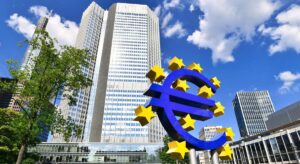 El apoyo al euro toca un nuevo máximo en Europa y se dispara en España desde la crisis de deuda de 2012