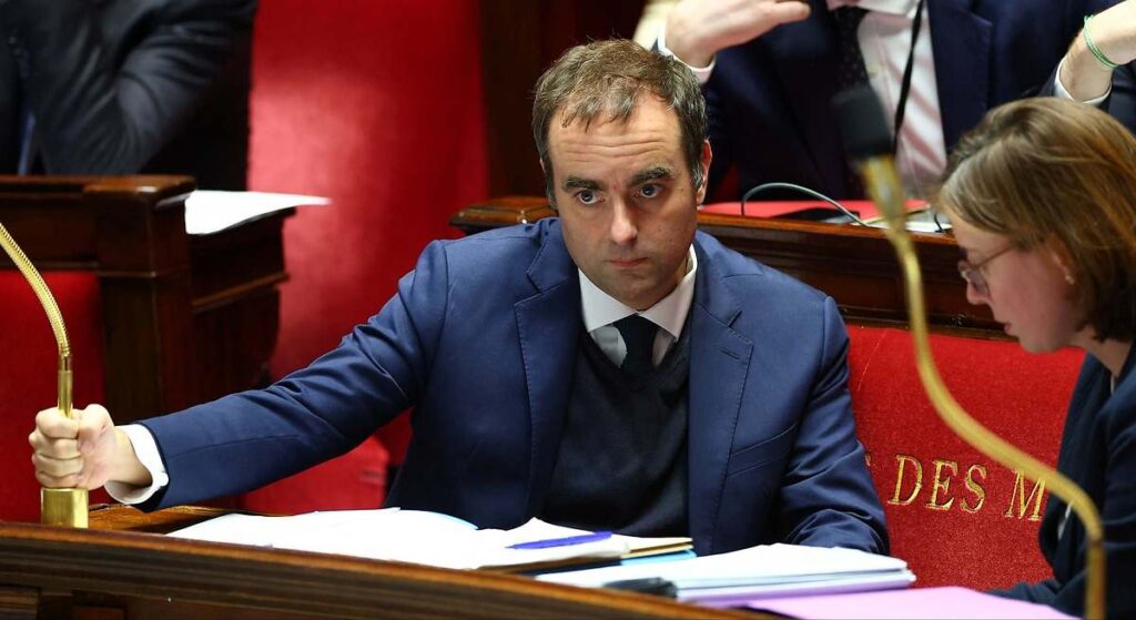 El choque en el recorte de gasto bloquea los Presupuestos en Francia