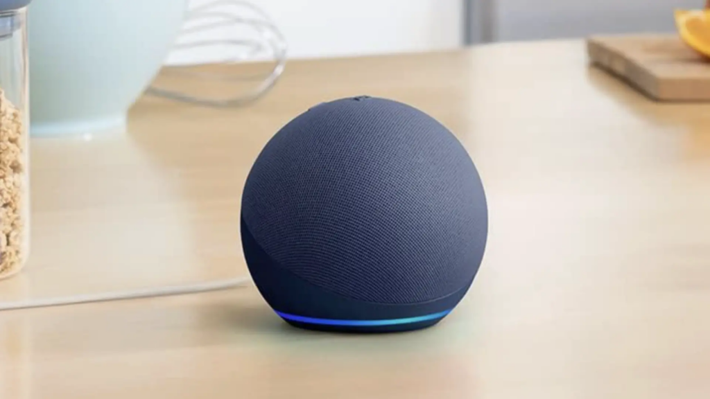 El clásico Echo Dot baja un 54% de precio para que puedas tener a Alexa en casa por menos de 30 euros