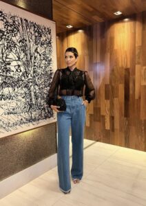 El denim se viste de gala: la tendencia que domina la noche