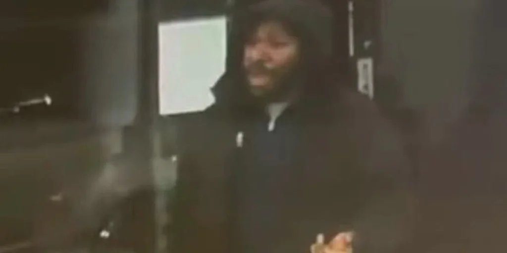 El detenido por el ataque al tren en Londres llevaba 24 horas a la fuga por otros tres incidentes