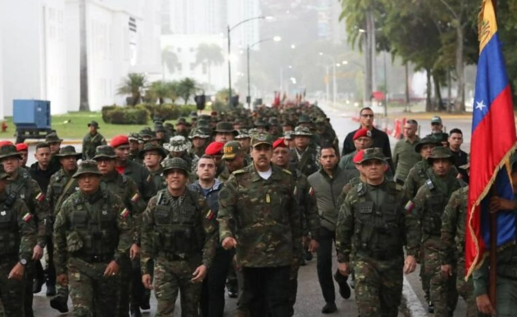 El dictador Maduro y su coro de generales