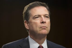 El exdirector del FBI, James Comey, pide desestimar caso penal por «errores fundamentales»