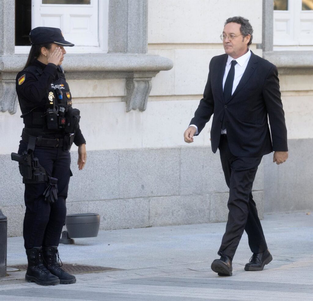 El fiscal general fija posición en el primer día de juicio para negar la filtración contra el novio de Ayuso: "No"