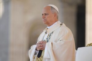 El papa León XIV critica el trato «extremadamente irrespetuoso» a los migrantes en EEUU