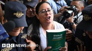 «El régimen sintió que tenía que callarla»: la denuncia contra Bukele del esposo de Ruth López, la abogada que lleva meses presa en El Salvador