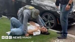 El temor de los iraníes conversos al cristianismo en EE.UU. que están siendo deportados a su país