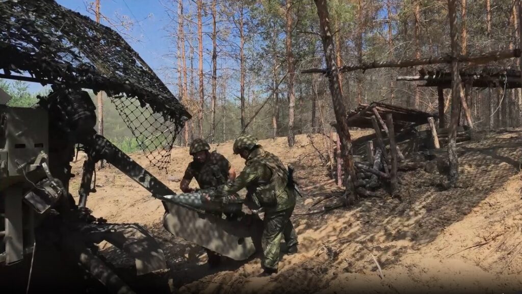 El 'zar' de la artillería moderna: militares rusos revelan secretos del cañón de alta potencia 2S7 Pión