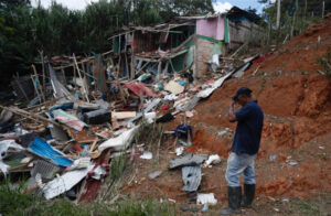 Escalada de violencia guerrillera y muerte de niños en bombardeos avivan críticas a Petro – AlbertoNews